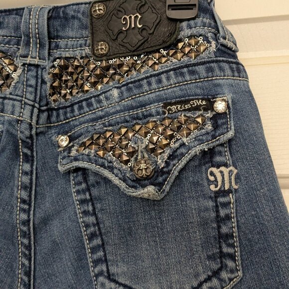 Miss Me Cut off Cuffed Thick Stitch Flap Pocket Low Denim Jean Shorts Size 29 - Picture 1 of 12